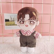 Outfit Doll 20Cm (Áo Sơ Mi Caro Đỏ + Yếm Nâu + Kính)