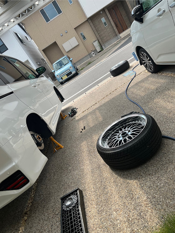 ノアの新型ノア・タイヤローテーション・ワゴニスト・スーパーカーニバルリアル・高鷲スノーパークに関するカスタム事例の投稿画像1枚目