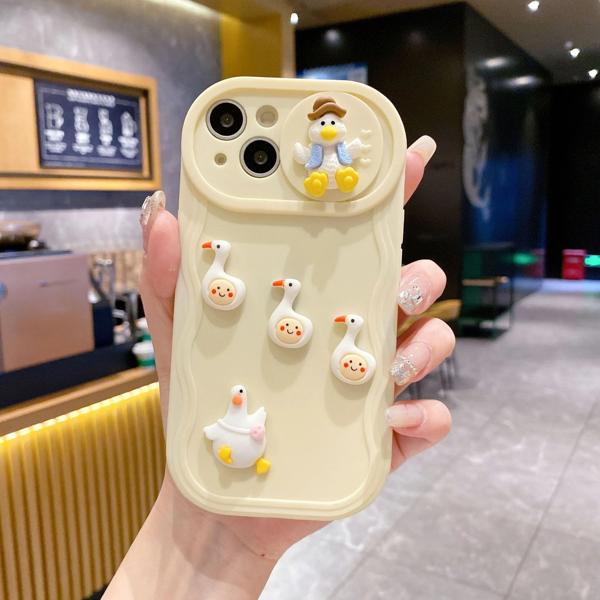 Title 5, Miękkie etui ochronne na telefon z trójwymiarow...