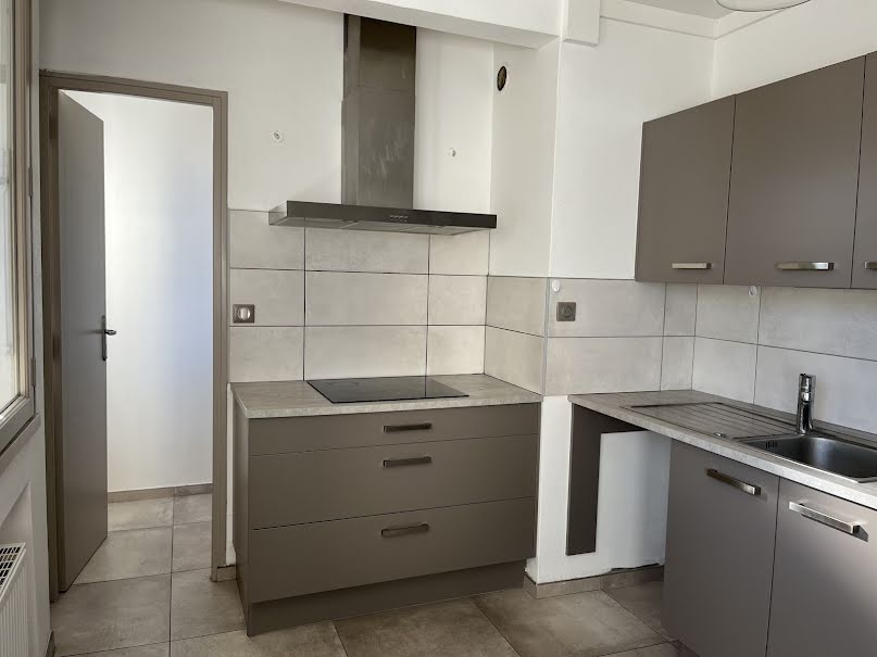 Location  appartement 4 pièces 98.22 m² à Annonay (07100), 790 €