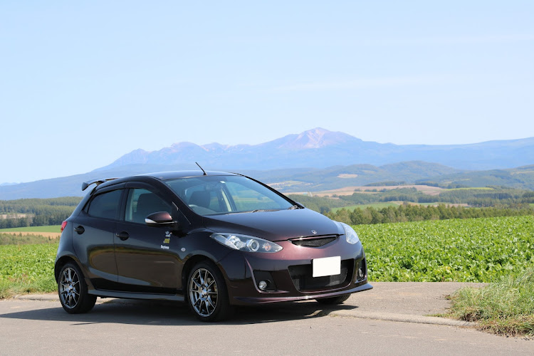 デミオの愛車の一番好きな角度・旭川市　就実の丘にて・北海道・一眼レフ修行中に関するカスタム事例の投稿画像1枚目