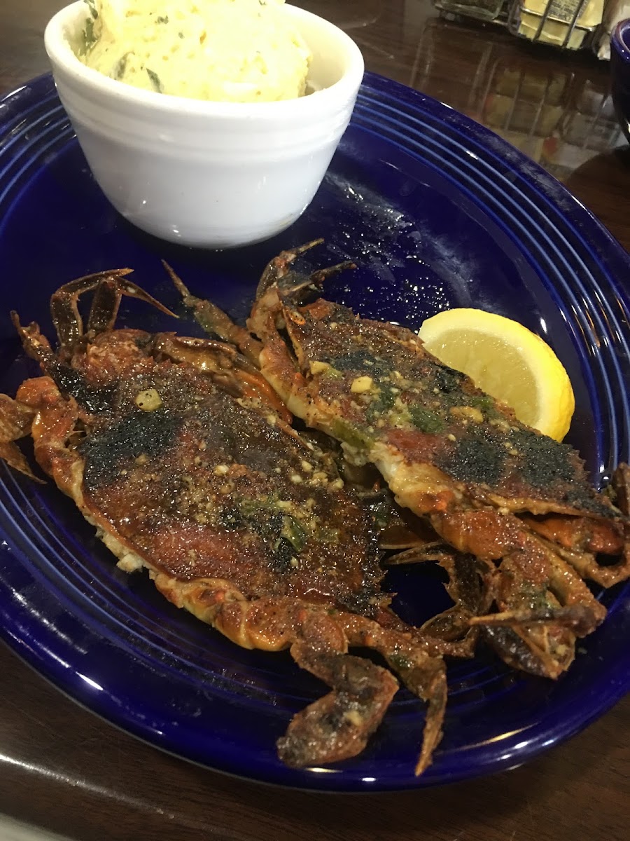 Broiled soft shell crabs