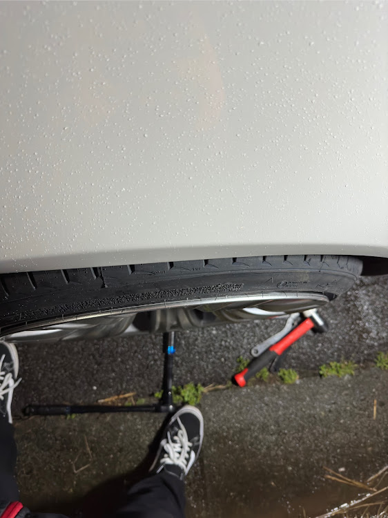 5シリーズ ツーリングのホイール交換・ドライブ・DIY・車高調整・桜とコラボに関するカスタム事例の投稿画像1枚目