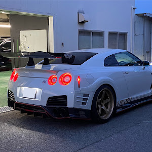 NISSAN GT-R