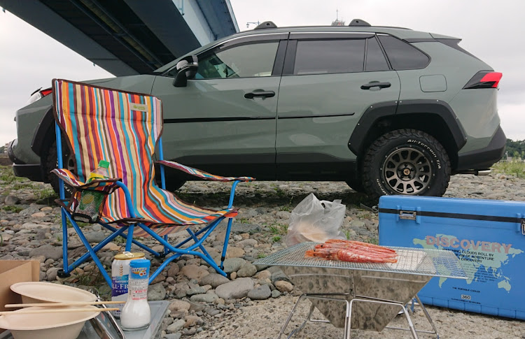 RAV4の休日・BBQ・アーバンカーキ・秋ですねーに関するカスタム事例の投稿画像1枚目