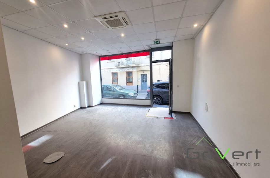 Location  locaux professionnels 2 pièces 48.86 m² à Nimes (30000), 650 €