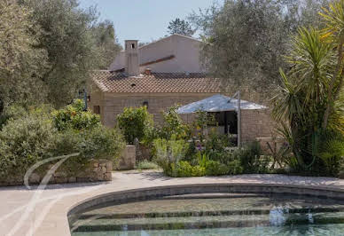 Maison avec piscine et jardin 3