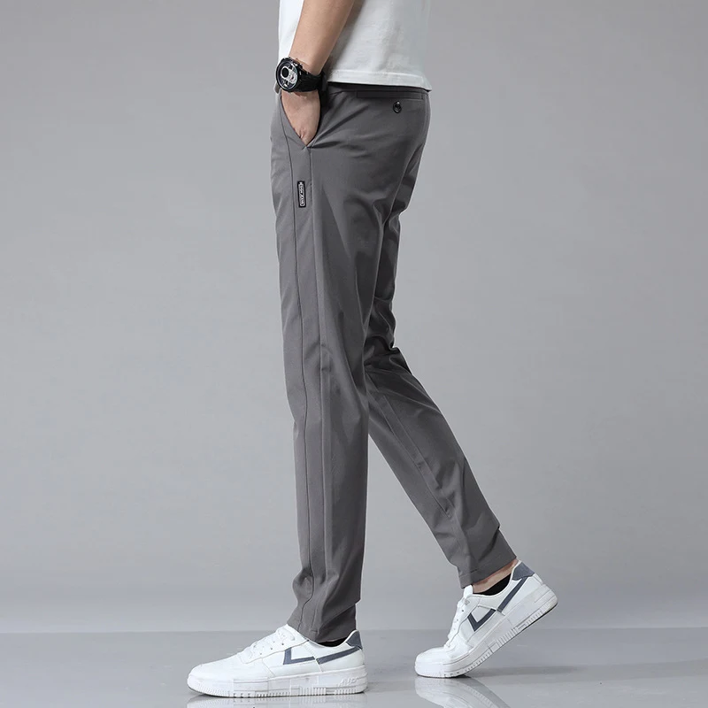 Glatte, voll elastische Sport Hose ohne Bügeln, elastische Kraft. Maximaler Komfort und Bewegungsfreiheit für deine Aktivitäten.
