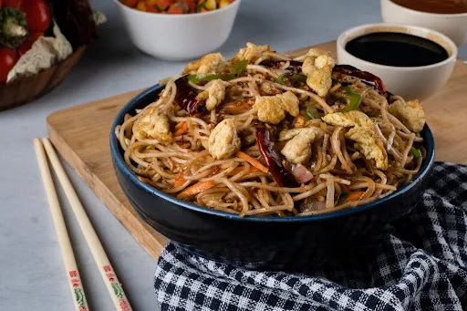 Egg Chilli Garlic Hakka Noodles