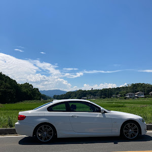 320i