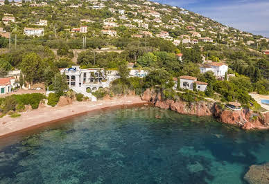 Villa with pool and terrace 10