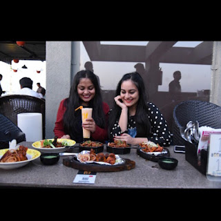 Poorvi Jain at Beerlicious, Malviya Nagar,  photos