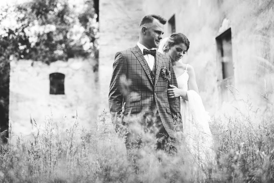 結婚式の写真家Marek Suchy (suchy)。2016 7月8日の写真