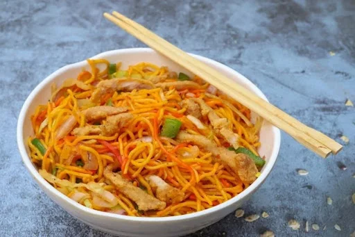 Chilly Garlic Noodles Chicken