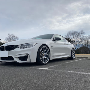 M4 クーペ F82