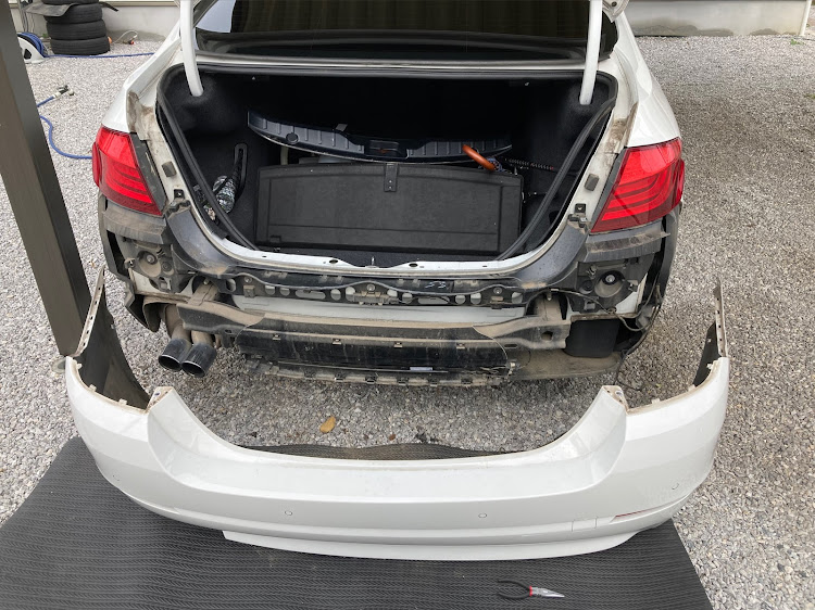5シリーズ セダンのＤＩＹ作業・バンパーはずし・エムスポーツ・BMWに関するカスタム事例の投稿画像3枚目