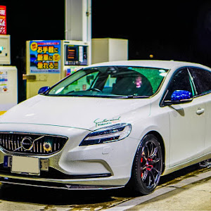 V40