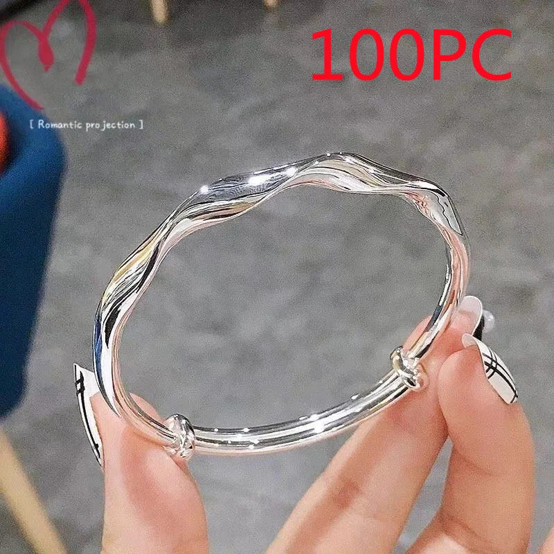 Bracelet torsadé Möbius simple pour femmes. Design minimaliste et élégant. Accessoire quotidien parfait. Cadeau idéal pour toutes les occasions.