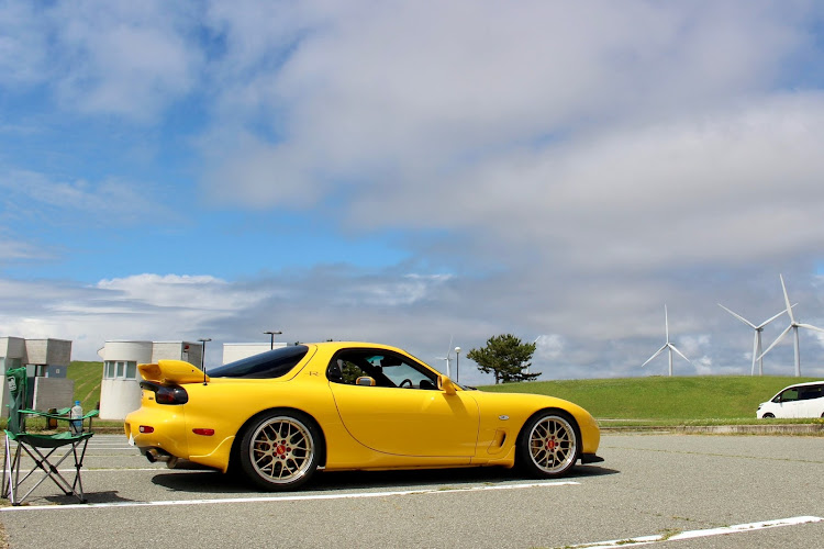 RX-7の7の日・七夕とも言う・まったりコーヒー☕️ブレイク🏖️・黄色🟡最強説^ ^・風車のある風景に関するカスタム事例の投稿画像1枚目
