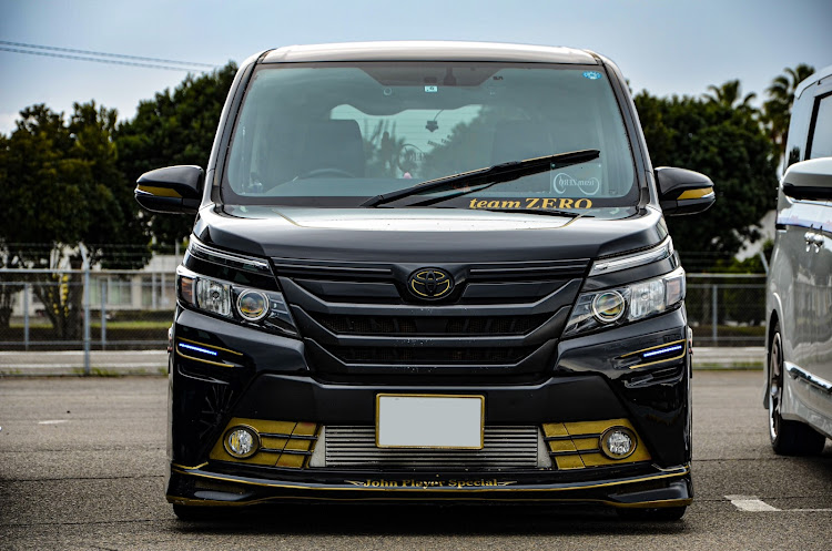 ヴォクシーのプチカスタム・プチイメチェン・洗車・3月もよろしくお願いします・サーキットと愛車なんて写真はない（笑）に関するカスタム事例の投稿画像4枚目