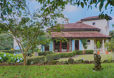 Maison avec jardin et terrasse 9