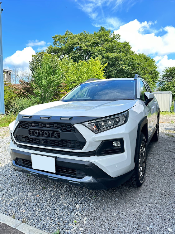 RAV4のDIY・タコマ風グリル・rav4adventure・グリルマーカー取り付け・グリル交換に関するカスタム事例の投稿画像3枚目