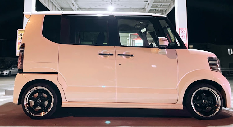 Nボックスカスタムのフォロー大歓迎・車好きと繋がりたい・女性オーナー・ステレスレーシングに関するカスタム事例の投稿画像1枚目