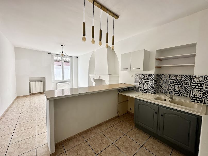 Vente appartement 3 pièces 65.8 m² à Villeneuve-les-avignon (30400), 130 000 €