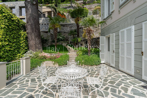 Villa with terrace 3