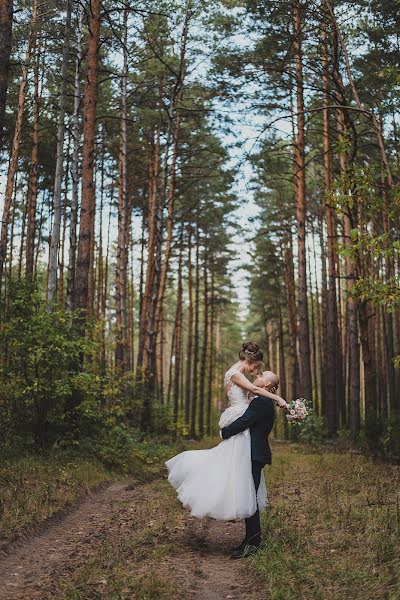 Wedding photographer Liza Golovanova (pirojika). Photo of 7 May 2020