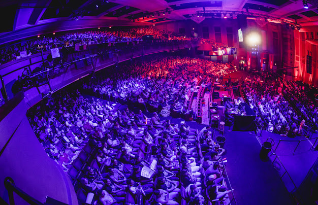 Jugadores profesionales de League of Legends, pertenecientes a Team Liquid, jugando la final de la LCS NA 2018.