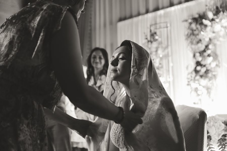 Fotógrafo de casamento Valeriy Alkhovik (valeralkhovik). Foto de 4 de outubro 2022