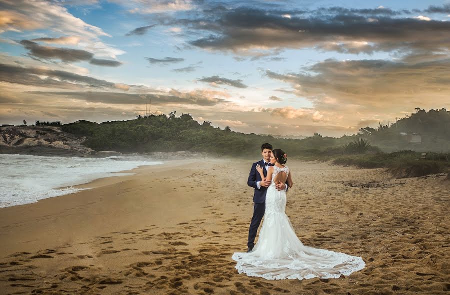 Fotógrafo de casamento Orestes Lima (limafotografias). Foto de 7 de abril 2019