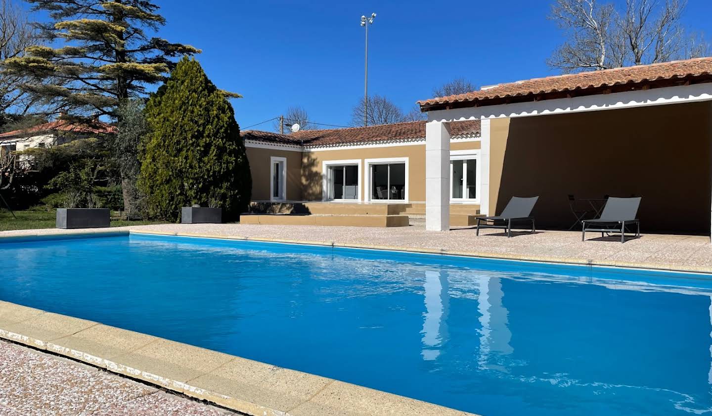 Villa avec piscine et terrasse Entraigues-sur-la-Sorgue