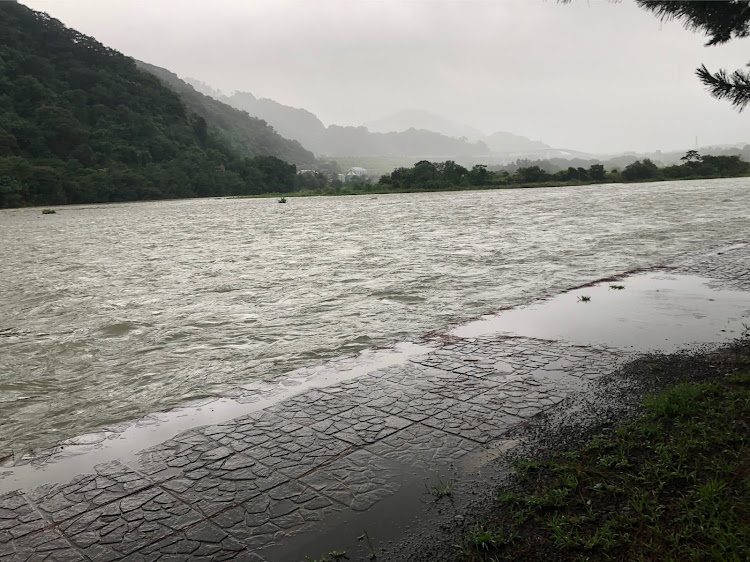 ランドクルーザープラドの台風に気をつけて下さい・キャンプに関するカスタム事例の投稿画像5枚目