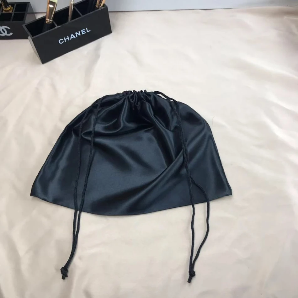 Black Silk Color Tie Pocket with Smooth Storage Bag – Wear your tie with confidence and store it safely with this stylis