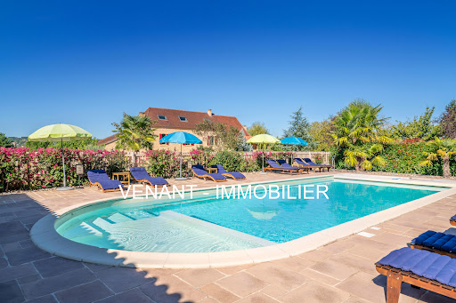 Villa avec piscine et terrasse 1