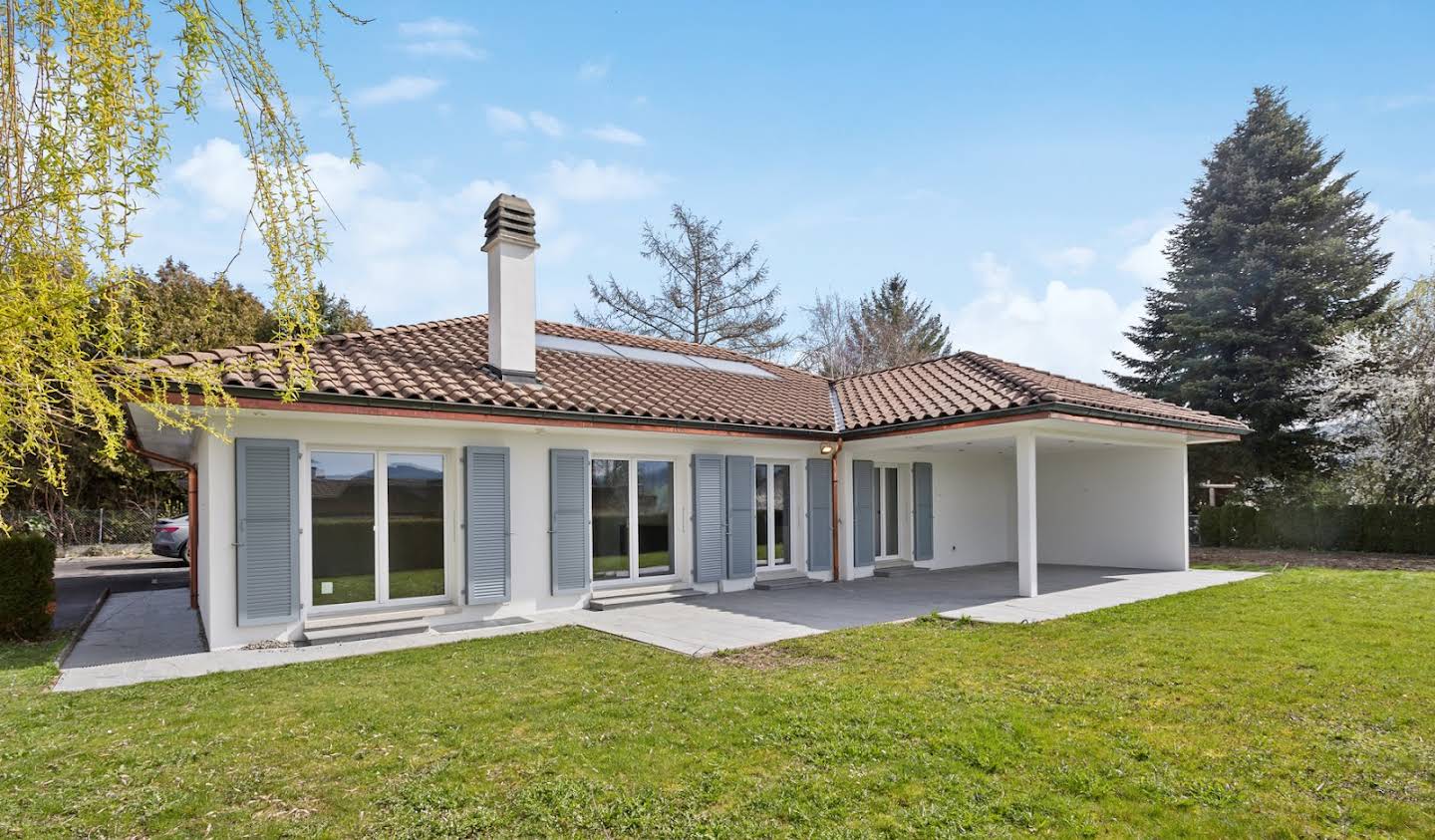 House with garden and terrace Le Mouret