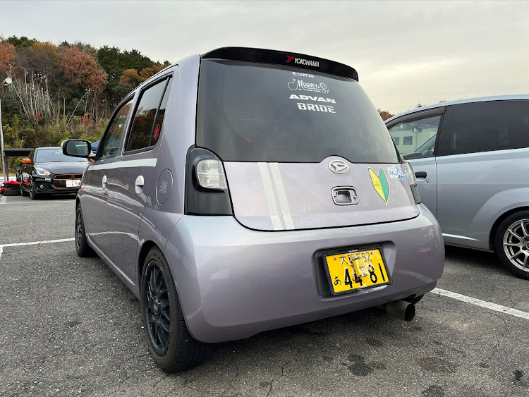 エッセの愛車のお尻はこんな感じ・お題に乗っかってみたに関するカスタム事例の投稿画像1枚目