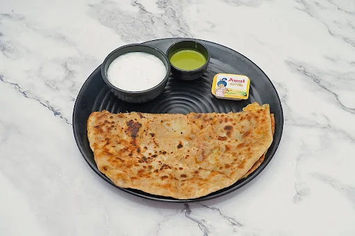 Aloo Pyaz Parantha With Butter