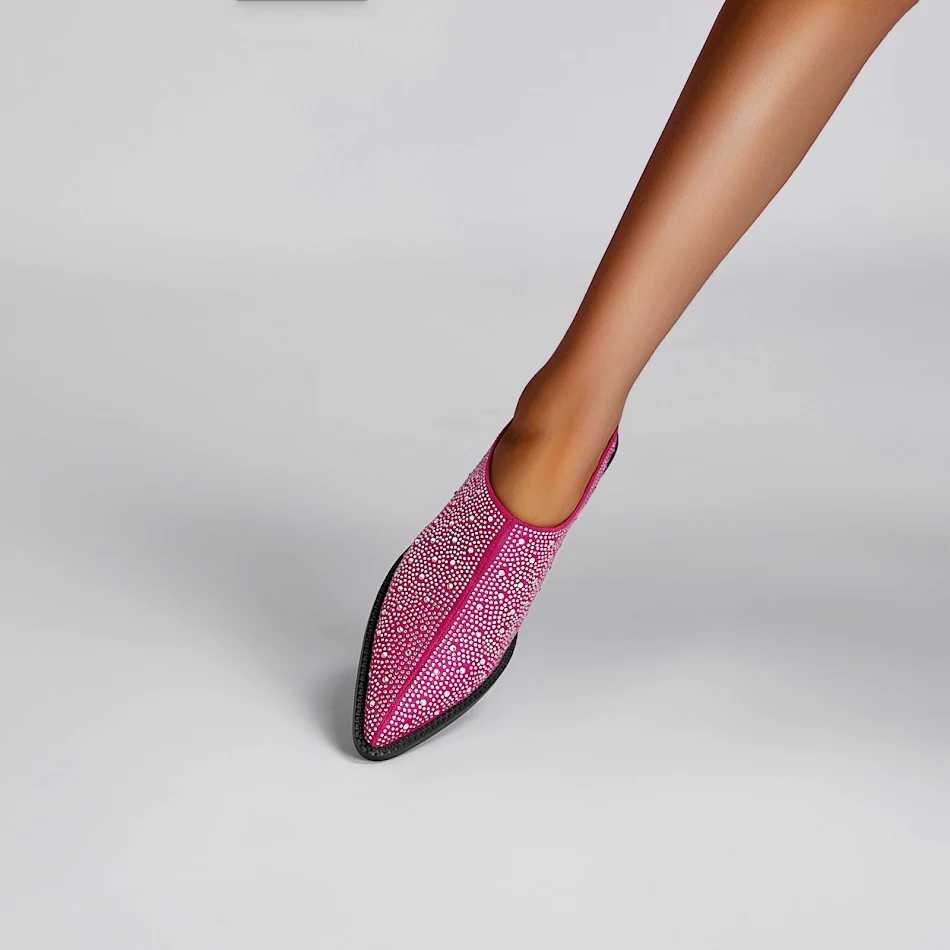 Damesmode All-match Strass Volledige Diamant Puntige Teen Platte Hak Vierkante Hak Sandalen Slippers. Stijlvol en comfortabel.