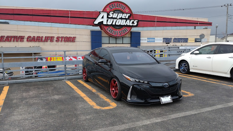 プリウスPHVのスーパーオートバックス富士店・痛車計画中に関するカスタム事例の投稿画像1枚目