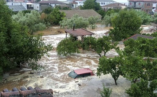 Na grčkom poluostrvu Pilionu zabranjen saobraćaj zbog poplava, jedna osoba poginula