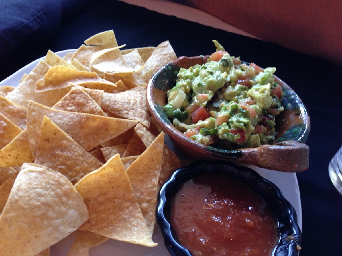 Chunky guacamole with house made corn tortilla chips