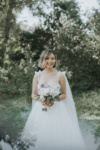 Wedding photographer Dasha Veslopolova (dashamenschik35). Photo of 11 September 2019