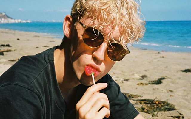 Troye Sivan - New Tab in HD