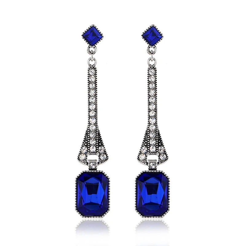 Luxe oorbellen van legering met vierkante diamant. Een perfecte match voor elke outfit. Elegant en veelzijdig, de finishing touch voor jouw look.
