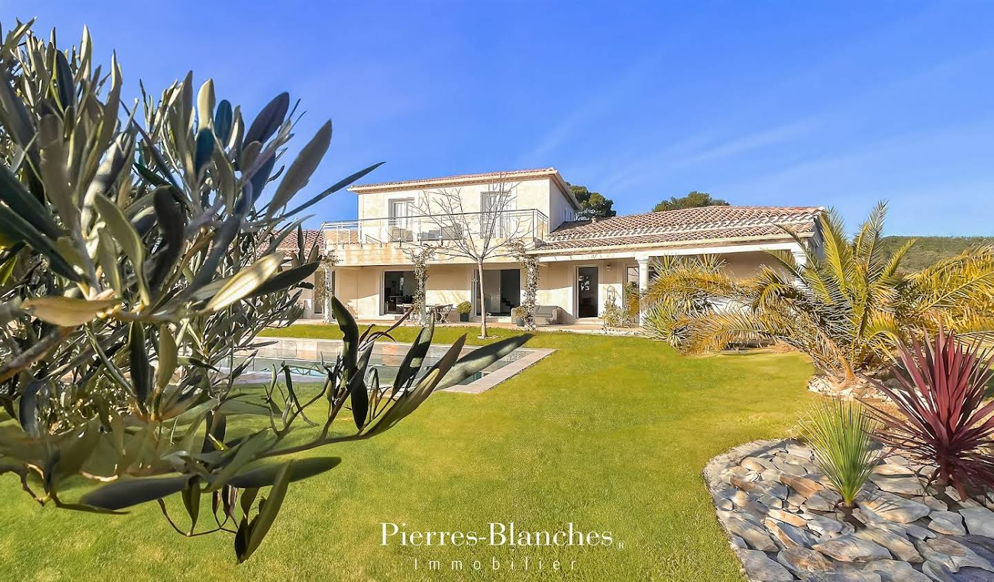 House with pool and terrace Nimes