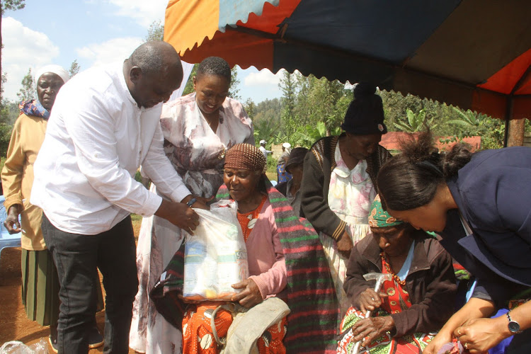 Ahadi Kenya CEO Stanley Kamau donating foodstuffs and blankets to elderly persons accompanied by woman representative Sabina Chege on September 30, 2023.