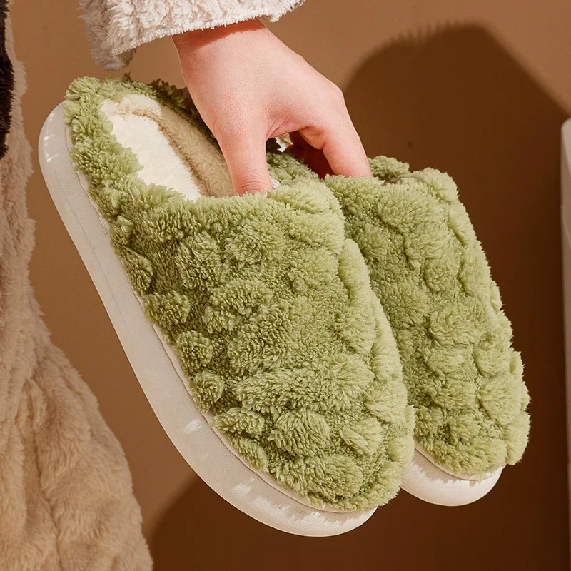 Chinelos de pelúcia macia para mulheres e homens, aconchegantes, fofos, de lã, sapatos de casa quentes de inverno, ideais para quarto e chão.